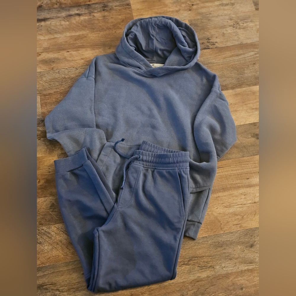 Sweatsuit - Picture 3 of 8